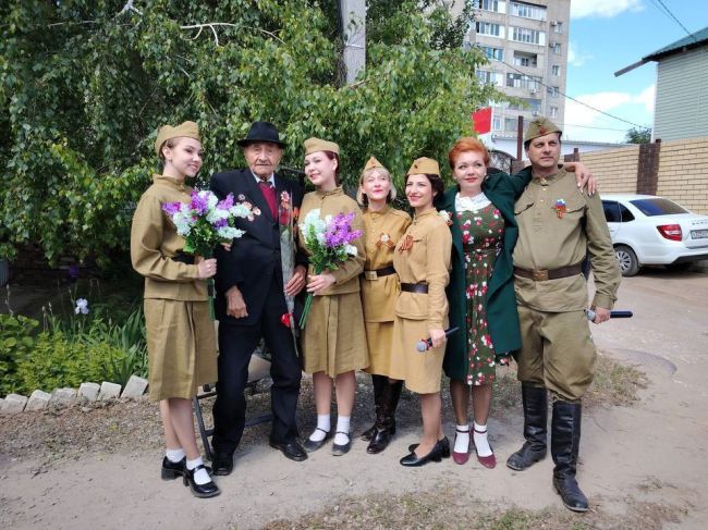 В Волгограде прошла очень душевная акция «Победа в каждый дом» 👏🏻😍

🕊️ Во дворы ветеранов приехали..