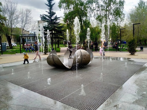 Сегодня в Челябинске открылся сезон фонтанов..