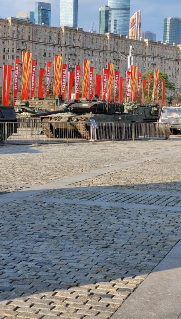 Один из главных экспонатов выставки трофейной техники на Поклонной горе в Москве — американский танк M1 Abrams...