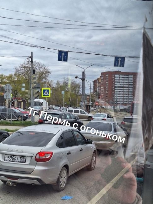 На перекрёстке Карпинского-Чкалова не работают светофоры, пишут..
