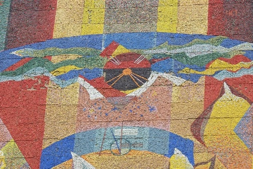 Мозаику на здании НЭСК в среде художников часто называют просто «Модулор». Модулор — система..