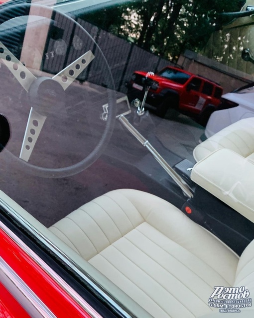 🚘 Jaguar E-Type V12 на улицах..