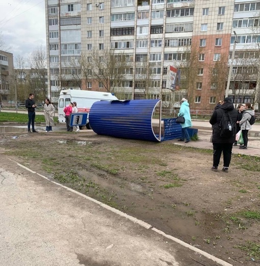 В Краснокамске упала остановка от сильного ветра

Пострадал ребенок, сообщают..