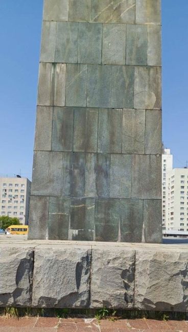 🗣️ только с утра была новость и уже памятник Ленину отчистили от непристойных надписей

Быстро,..