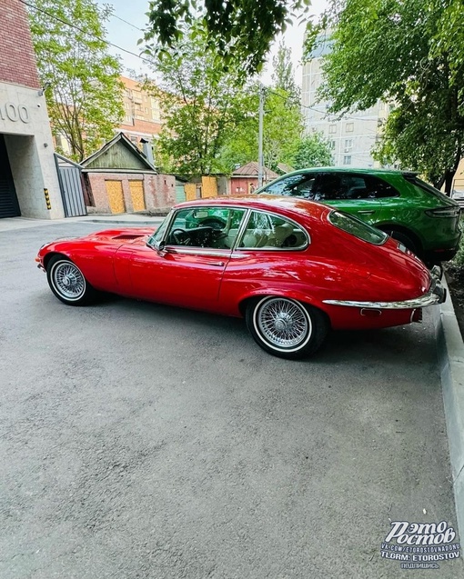 🚘 Jaguar E-Type V12 на улицах..