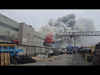 На тушение пожара привлечено более 50 человек и 16 единиц техники

В Ленинском районе Новосибирска 2 мая 2024..