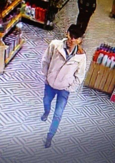 Омская полиция разыскивает мужчину, укравшего в магазине дезодоранты 

Сотрудники отдела полиции № 7 УМВД..