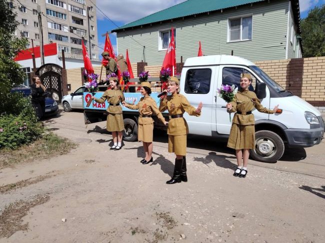 В Волгограде прошла очень душевная акция «Победа в каждый дом» 👏🏻😍

🕊️ Во дворы ветеранов приехали..