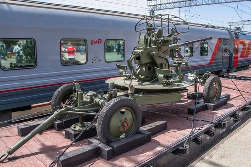 🚂В Новороссийск сегодня прибыл ретро-поезд «Победа».

Во главе ретро-поезда – настоящий паровоз серии ФД20...