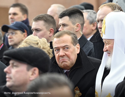 Как-то так сегодняшний парад оценил Дмитрий Анатольевич. А Патриарху Гундяеву, судя по фото, все..