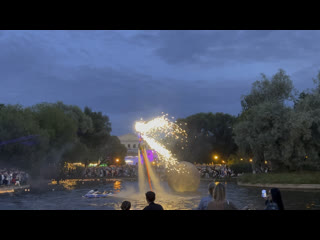 Сегодня в Юсуповском саду Петербурга открывается фестиваль водных фонариков [club35597787|DreamFest] 0+

Симфонический..