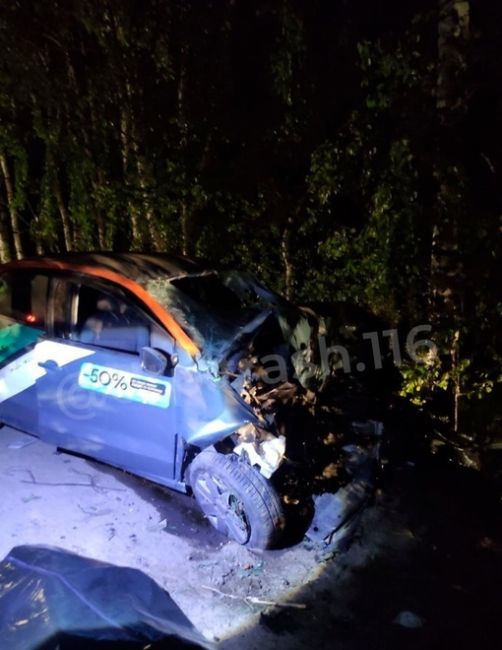 Этой ночью в Казани произошло смертельное ДТП с каршеринговым авто.

Юный водитель на Volkswagen Polo в раскраске..