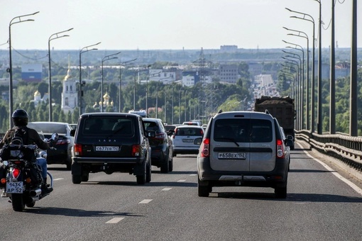 Выделенку для автобусов хотят ввести на Мызинском мосту в 2026 году. Полосу планируют ввести на улице..