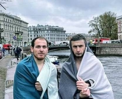 Стали известны имена двух мужчин которые спасали людей из тонущего автобуса

«Уроженцы Дагестана Гаджиев..