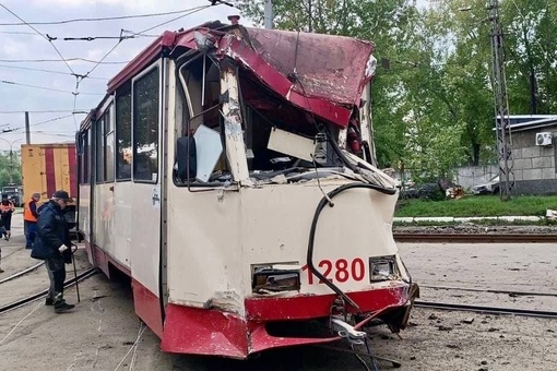 В трамвайном депо  №1 Челябинска при заезде трамвая произошло столкновение. Передняя часть трамвая..