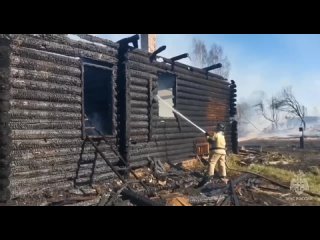 🗣Крупный пожар в поселке Сява - сгорели 5 домов и 3 хоз постройки 
 
В результате пожара огнем уничтожены и..