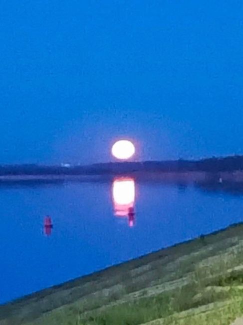 💙Сегодня ночью наступит полнолуние - нижегородцы делятся фотографиями огромной луны 

Вы видели ? Кидайте..