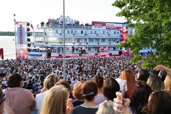 Вчера на открытии у Перми-1 было около 21 тысячи человек! Столько пришли послушать артистов Владимира..