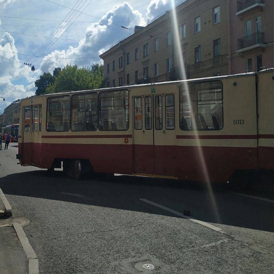 🚃На Савушкина трамвай сошел с рельсов и перекрыл дорогу 
 
Очевидцы сообщают, что трамвай «Аж вывернуло..