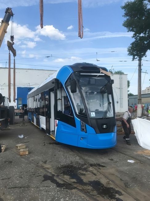 Вчера в Волгоград привезли ещё два новых трамвая «Львёнок»! Обновление трамвайного парка идёт полным ходом..