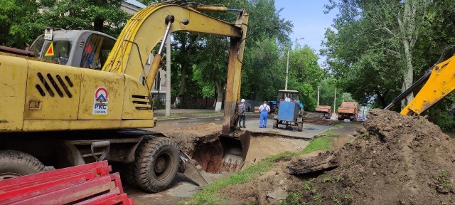 В Самаре перекрыли улицу Советской Армии 

Под проезжей частью начался ремонт важного водовода
 
Неприятный..