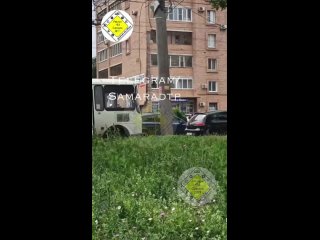 Опасная стена на пр Кирова в Самаре полностью рухнула 
Очевидцы засняли момент на видео 

16-этажный..