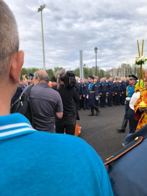 Максимально эпичное видео из-под Авдеевки, где солдат ВС РФ с осколочным ранением колена в одиночку..