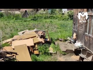 На видео — та самая дача, из-за которой 75-летний Иван убил внучку и правнучку в Красноярске.

Небольшой дом..