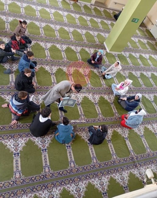В красноярской школе №7 сводили детей на экскурсию в мечеть. Один из родителей рассказал «Короче,..