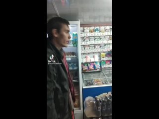 🔞😨 Голый солевой наркоман с пеной изо рта бегал по продуктовым магазинам в Таганроге, пугал продавщиц,..