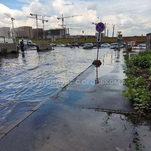 🌊Потоп произошел на пересечении Лиговского проспекта и Воздухоплавательной..