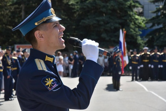 1,6 тысячи офицеров выпустилось из воронежской военно-воздушной академии имени Жуковского и..