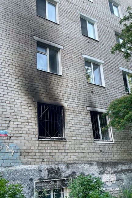 🔥 В Перми огнеборцы МЧС России спасли 6 человек на пожаре
 
По наиболее вероятной причине пожара - женщина..