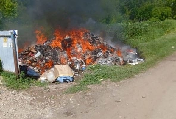 В Самаре использованные батарейки начали взрываться при погрузке в мусоровоз 

Водителю мусоровоза..