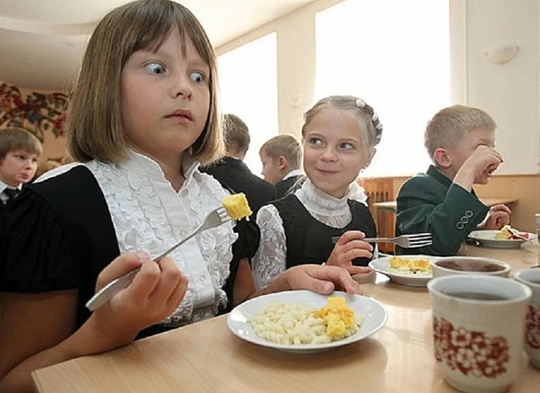💸Питание в школах и детских садах подорожает с сентября.

Завтраки будут стоить 91 рубль, обеды — 109 рублей,..