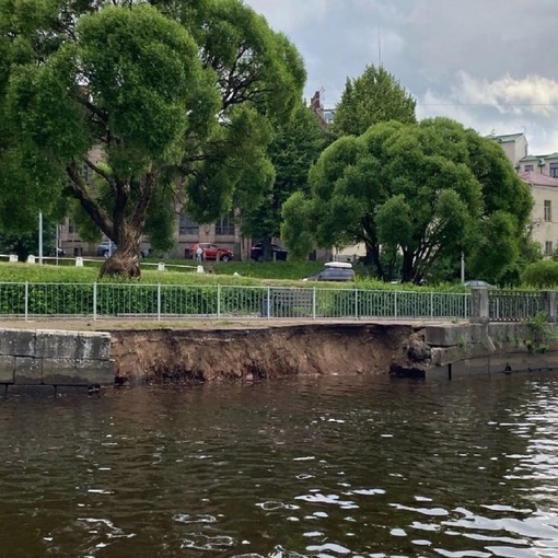 В Выборге обвалилась часть городской набережной

Об обрушении одной из главных достопримечательностей..