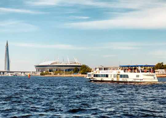 В июне в Санкт-Петербурге прогулка на кораблике по рекам, каналам и Финскому заливу доступна со скидкой до..