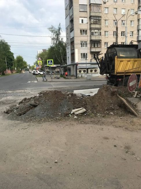 Здравствуйте! Хочу поделиться жалобой на состояние улиц и дорог в нашем городе. 
1) Кулибина, 11; 
2) Артельная, 7,..