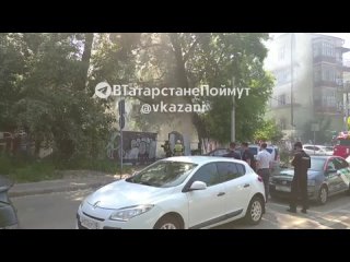 В центре Казани около Мергасовского дома вспыхнул..