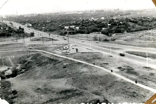 Пересечение улиц Малиновского и 339 Стрелковой дивизии, 1991..