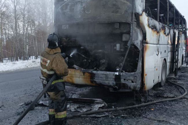 Стала известна причина возгорания автобуса с пассажирами под Новосибирском

Инцидент произошел еще в..