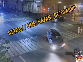 Минувшим вечером торопыга на Митсубиси сбил парня в центре Казани. 
 
Пешехода с травмами..