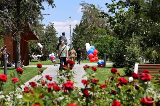 Мы с хорошими новостями! 👏😍

🌳 В Волгограде открыли обновлённую прогулочную зону верхней террасы..