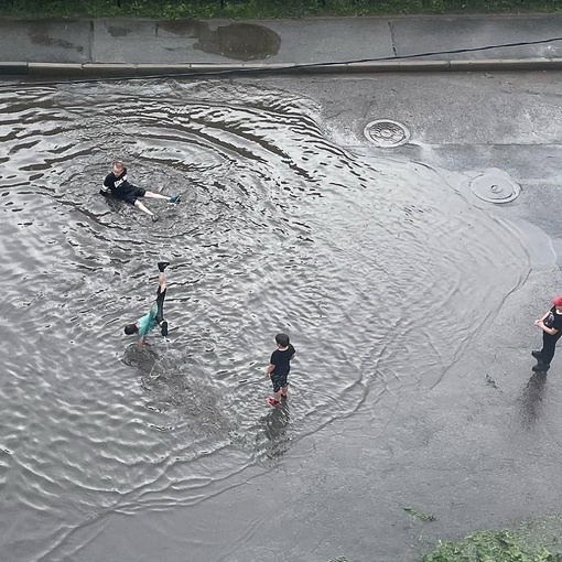 Вот оно, счастливое детство. Красногвардейский..