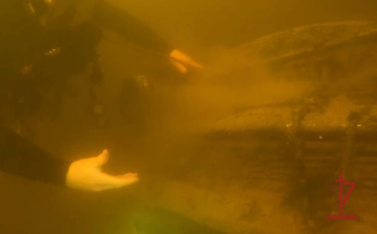 В Неве нашли ретро-автомобиль 
 
Водолазы Росгвардии во время обследования акватории Невы обнаружили на дне..