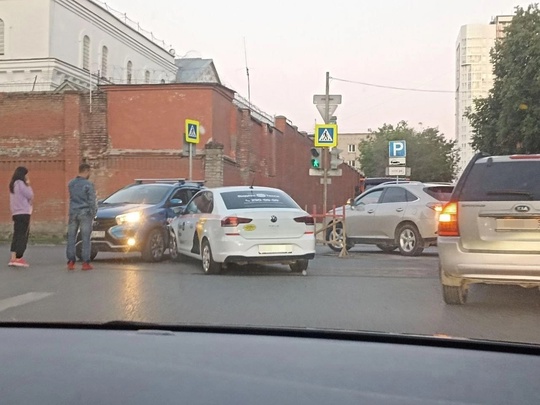 От подписчиков 

ДТП вчера вечером у СИЗО на перекрёстке улиц Клименко и Достоевского. Будьте внимательны на..