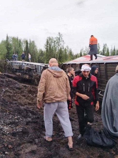 Вагоны поезда сошли с рельс в Коми.

У поезда, который шел по маршруту "Воркута - Новороссийск", с рельс сошли 9..