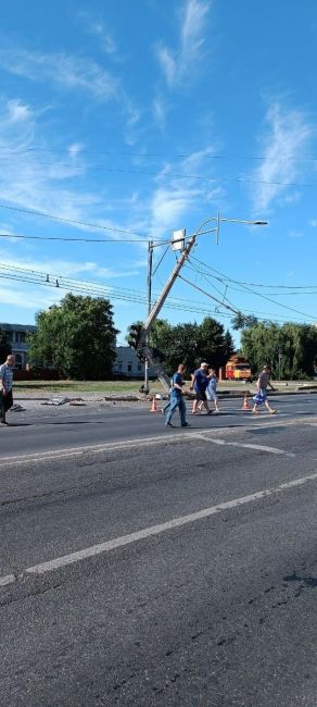 Последствия неизвестного ДТП на Военведе 😬👀

Кто бы мог так врезаться в..