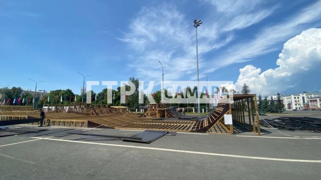 На площади Куйбышева в Самаре начали возводить скейт-площадку 

Фоторепортаж tvsamara ru
 
В Самаре на площади..