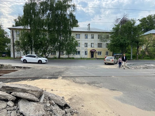 Здравствуйте! Хочу поделиться жалобой на состояние улиц и дорог в нашем городе. 
1) Кулибина, 11; 
2) Артельная, 7,..